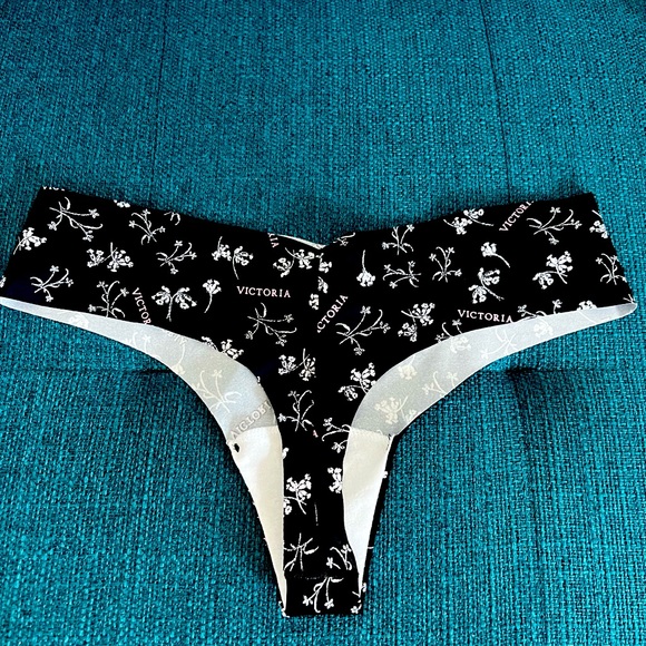 NWT Victoria Secret thong - Picture 2 of 3